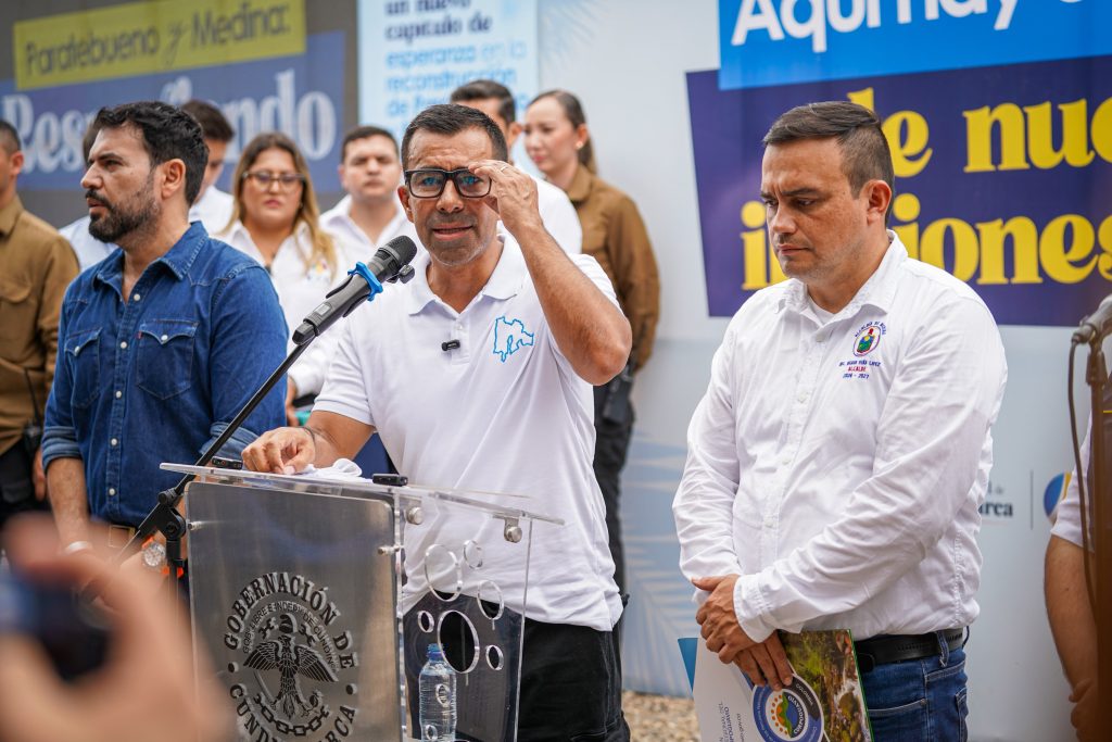 Avanza reconstrucción de 341 viviendas en Medina y Paratebueno, “las 156 financiadas por la Gobernación estarán en diciembre”, dice el gobernador Jorge Rey